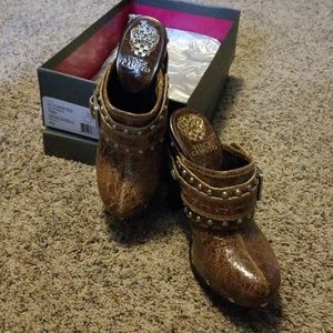 Vince Camuto high heel platform clog.